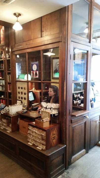 Cashier box mariage freres paris france