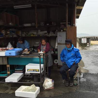 fish shop in tomonoura traveljapan